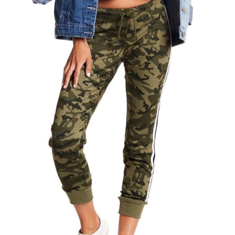 Ashley Mason Camo Joggers 💚